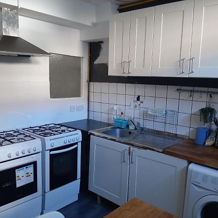Single Room With Underbed 8 Лондон Екстериор снимка
