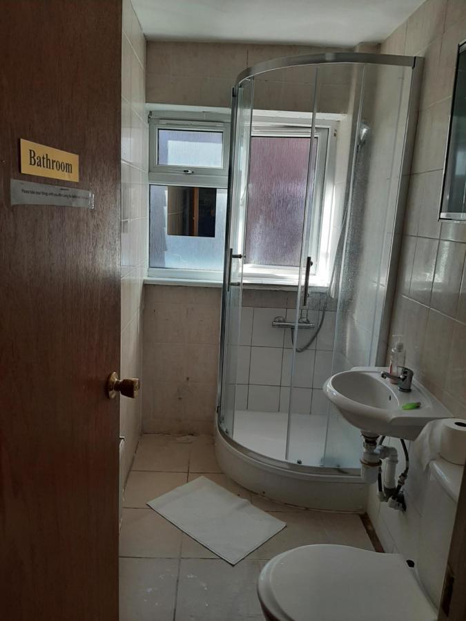 Single Room With Underbed 8 Лондон Екстериор снимка